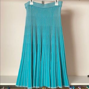 Elegant turquoise midi skirt.